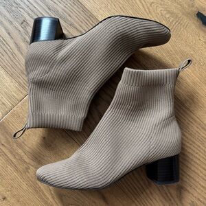 Everlane The Glove Ankle Boot - Taupe Brown - Size 6.5 - EUC